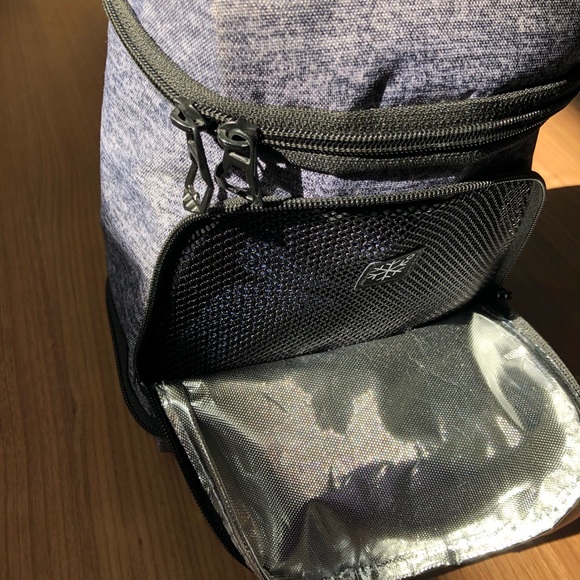grey adidas lunchbox - Picture 4 of 6